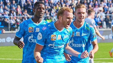 Средний палец в камеру и два удаления